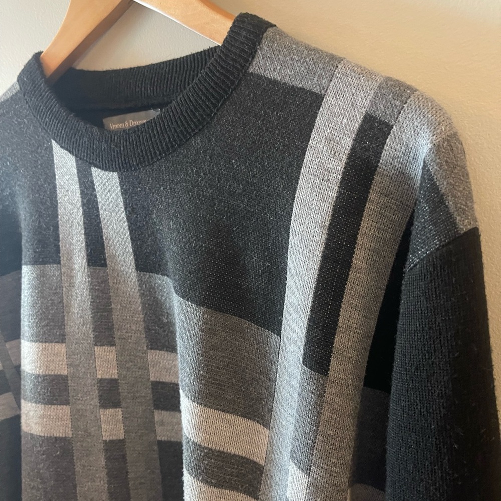 Vroom & Dreesman Black and Gray Crewneck Sweater - Picture 2 of 6